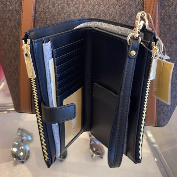 MICHAEL KORS JST LG DOUBLE ZIP WRISTLET WALLET PHONE HOLDER 
BLACK MULTI 
NWT - Picture 6 of 16